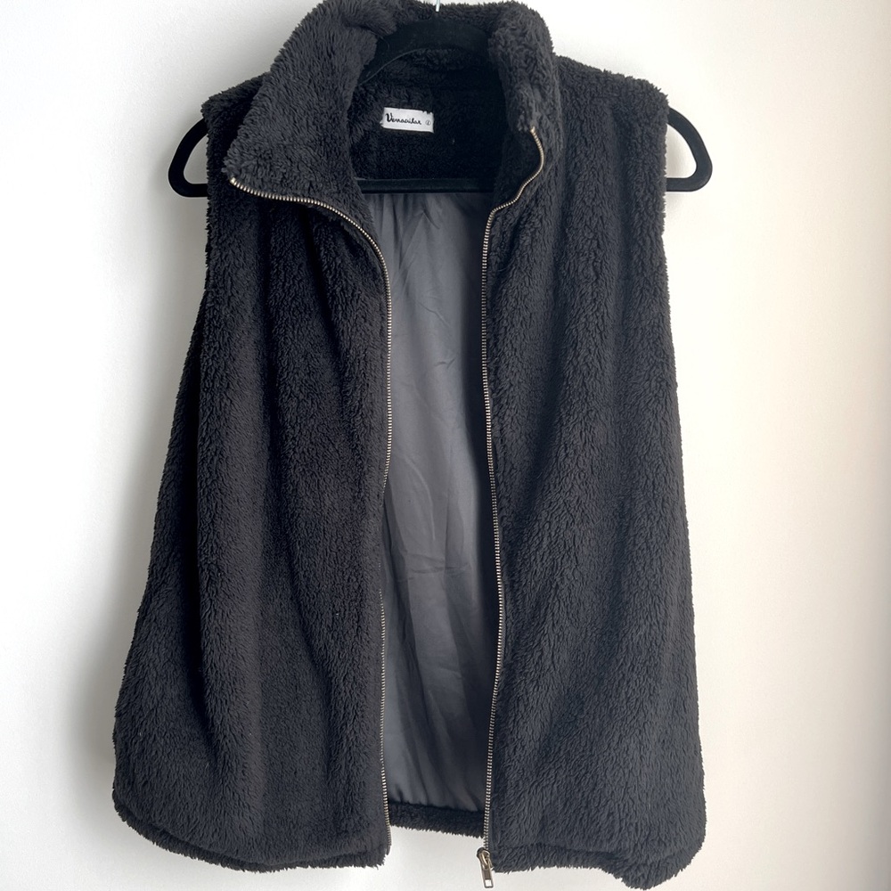Black Vernacular Vest Women’s Large L Fluffy Soft